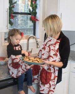 Holly's Reversible Apron Simple Life Pattern Company SLPco PDF downloadable sewing pattern for beginners child, tween, women FREE Pattern apron ruffle pockets reversible boys girls holidays baking gift kitchen