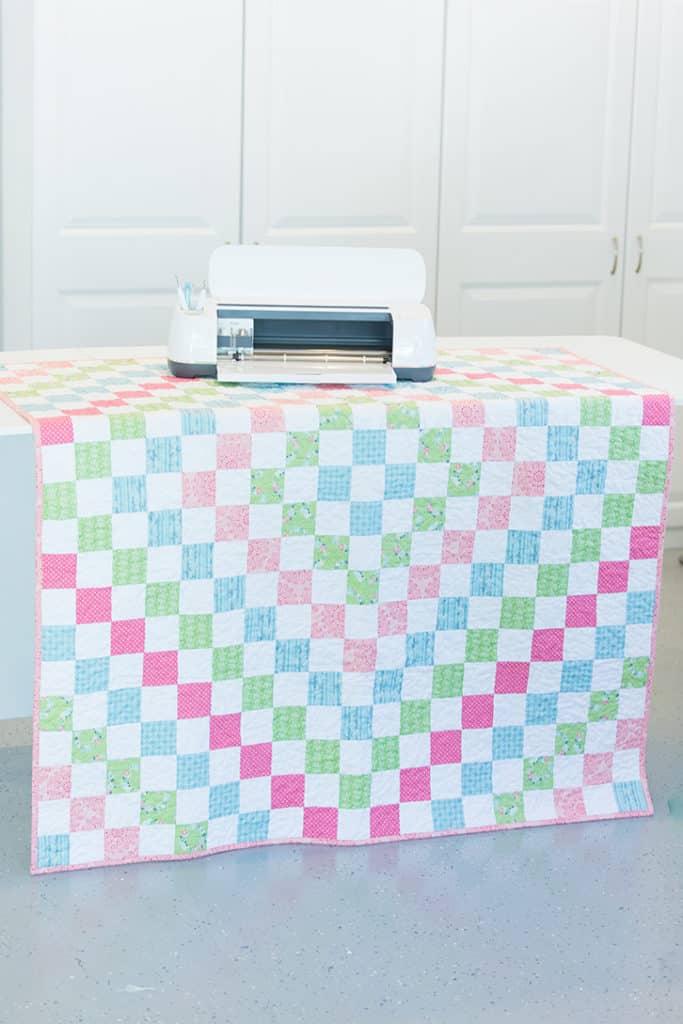 riley blake designs fabric quilt kit Cricut maker fabric cutting machine free quilt pattern around we go free pdf downloadable sewing pattern cricut access fast easy beginner friendly quilt daisy days fabric hobbs heirloom natural cotton batting aurifil 50 weight thread baby lock babylock crescendo simple squares square quilt